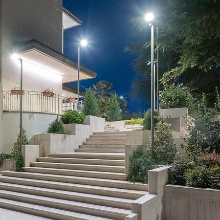 Mirabella Eclano Mirabella Hotel מראה חיצוני תמונה