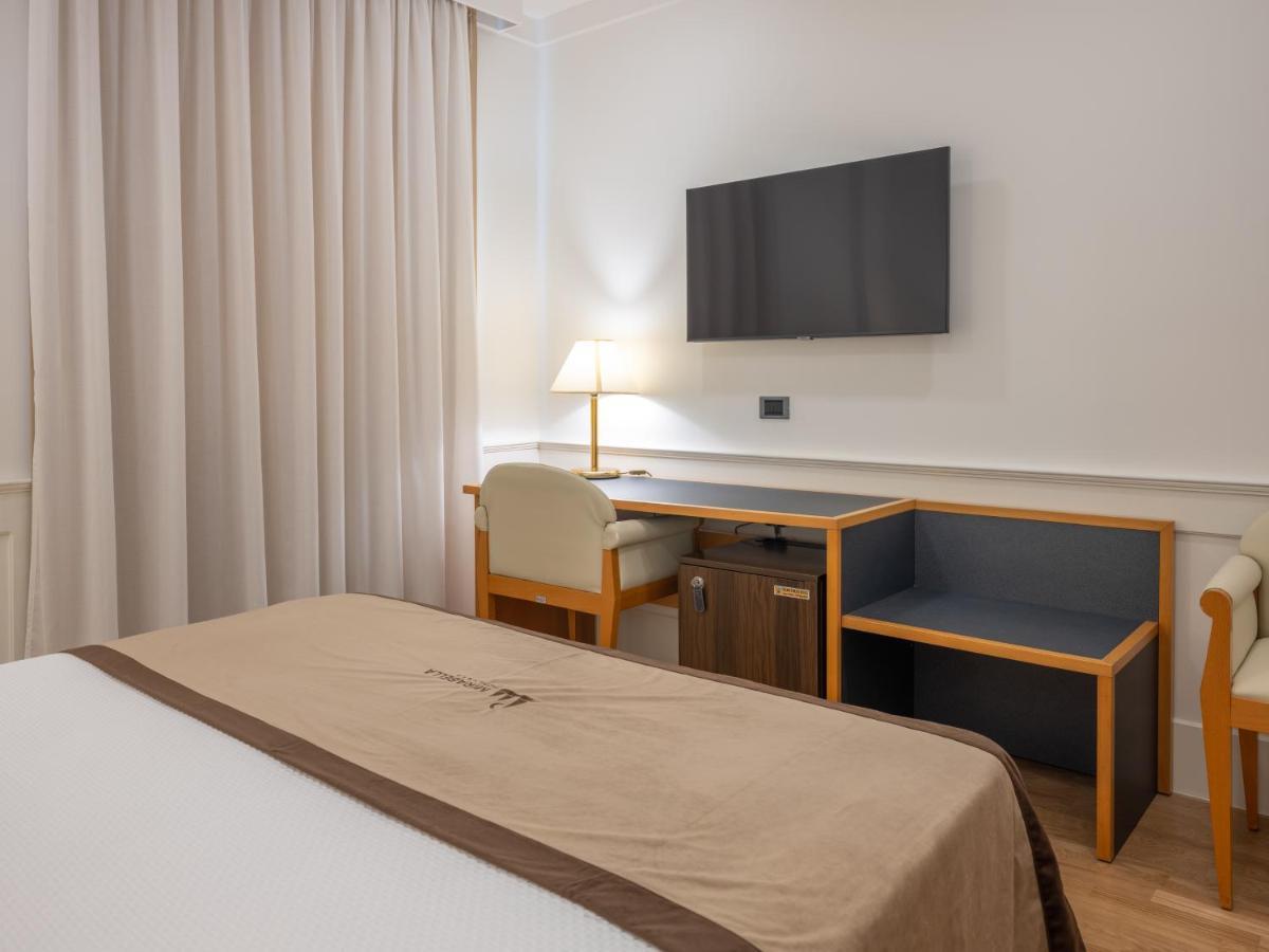 Mirabella Eclano Mirabella Hotel מראה חיצוני תמונה