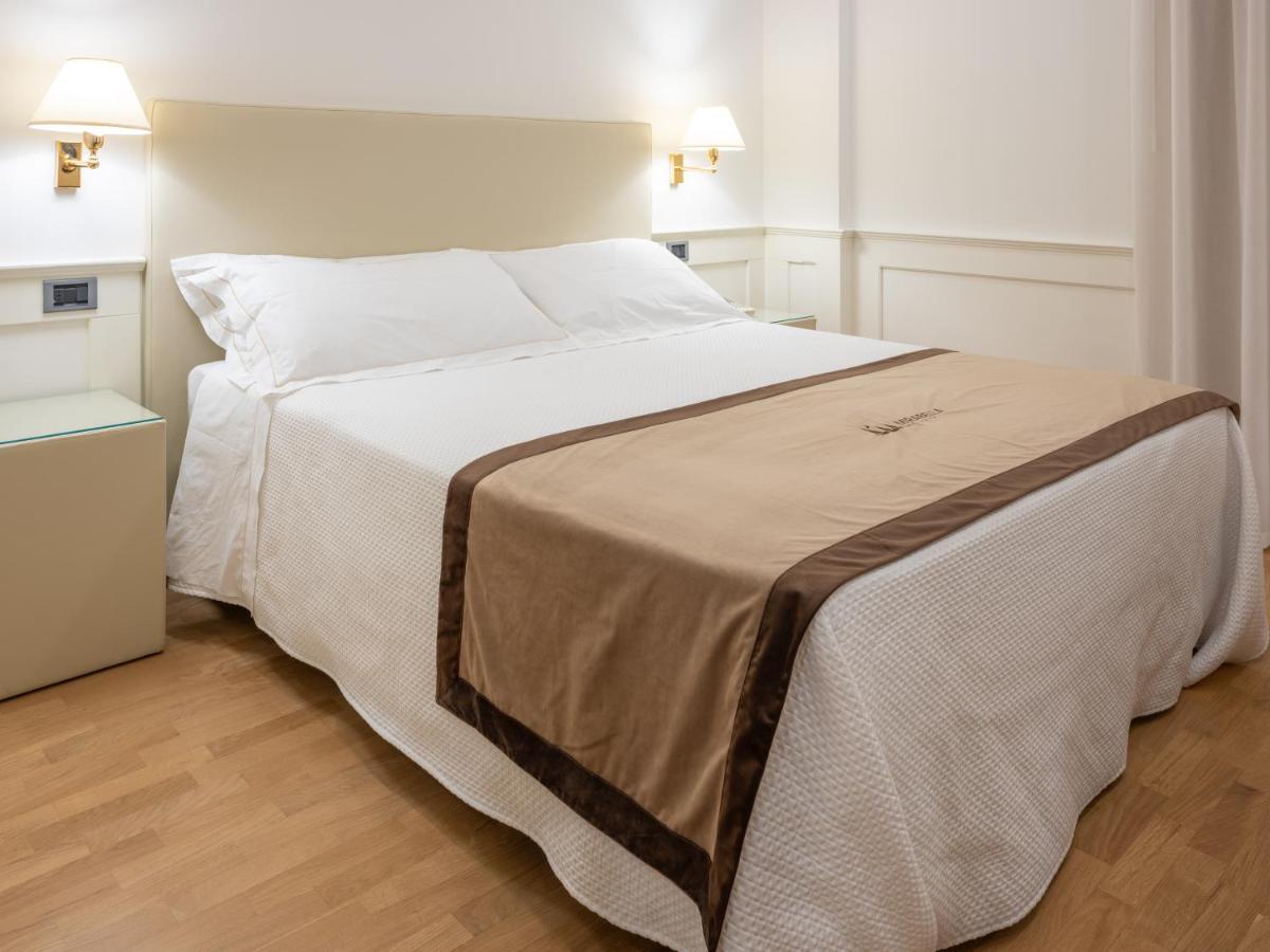 Mirabella Eclano Mirabella Hotel מראה חיצוני תמונה