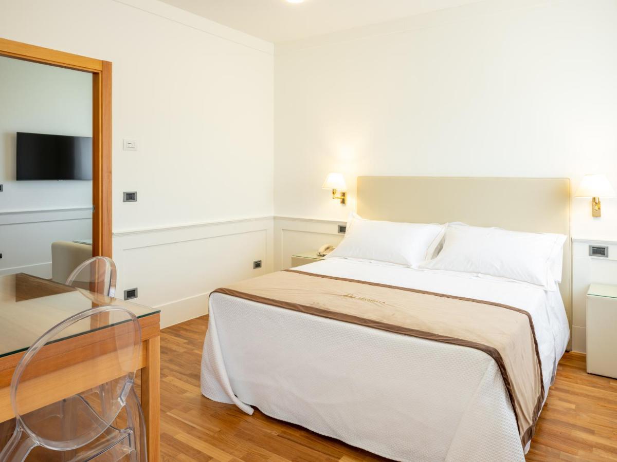 Mirabella Eclano Mirabella Hotel מראה חיצוני תמונה