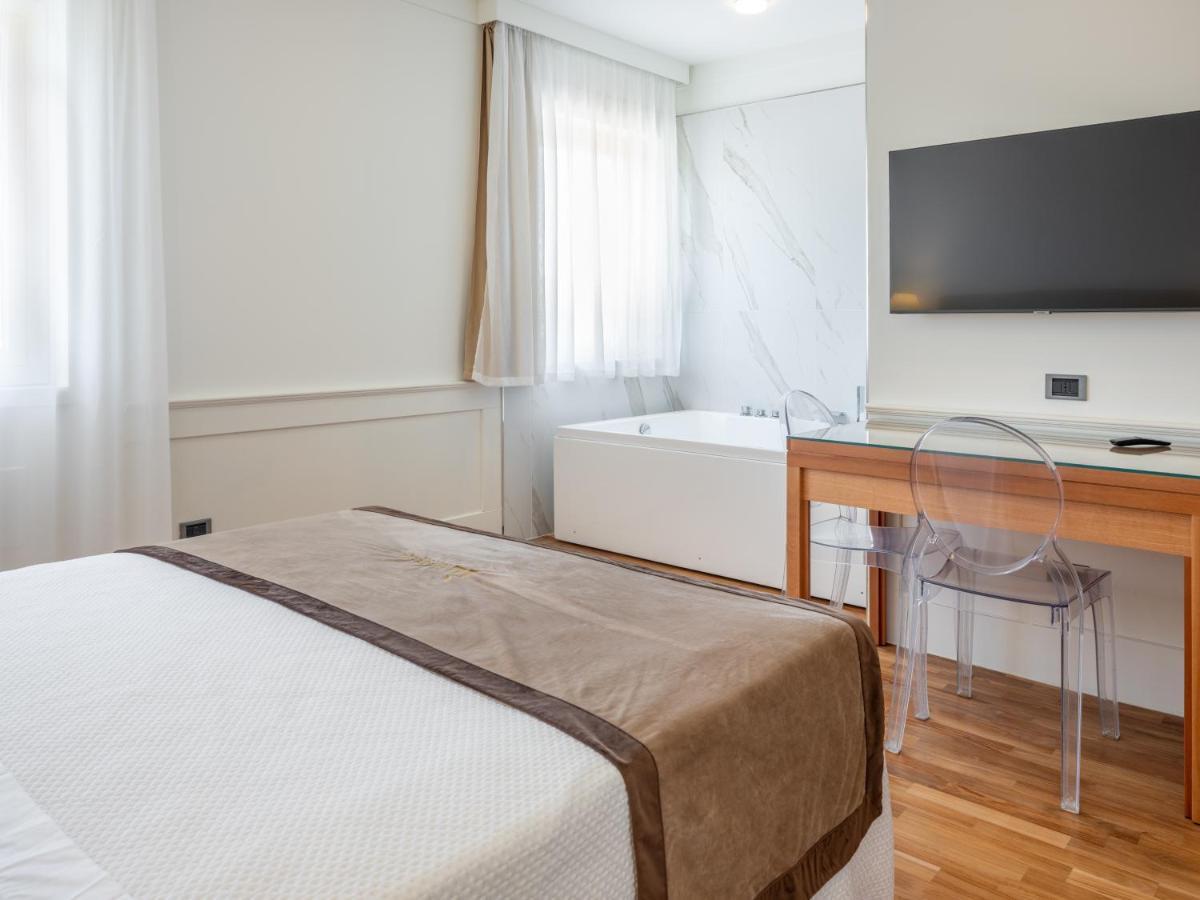 Mirabella Eclano Mirabella Hotel מראה חיצוני תמונה
