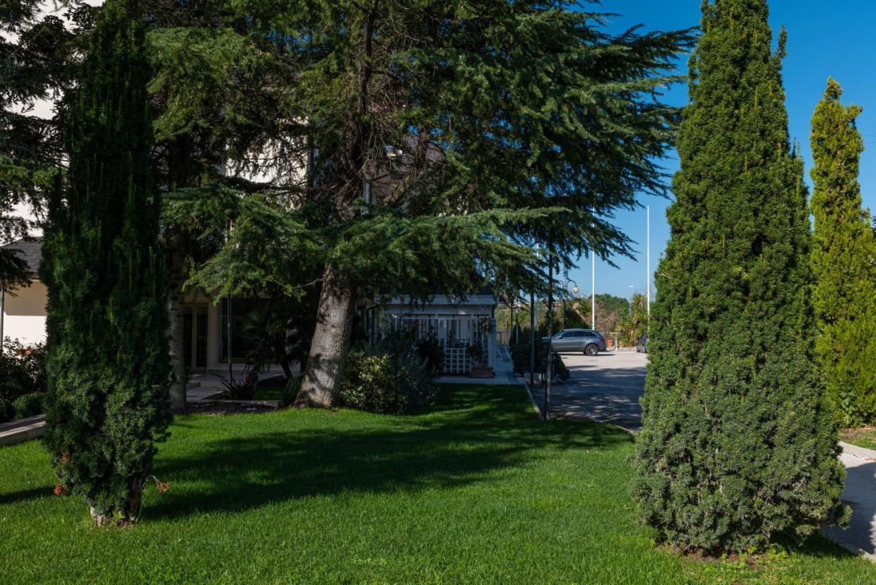Mirabella Eclano Mirabella Hotel מראה חיצוני תמונה